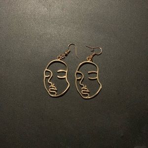 Beautiful gold women’s face outline earrings